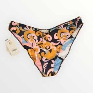 Maaji Swizzle Splendour Reversible
Bikini Bottoms in Multi/Pink NWT Size XXL